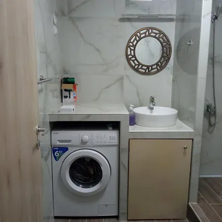 アパート Polit Luxury Aprt 2 Bedrooms テッサロニキ